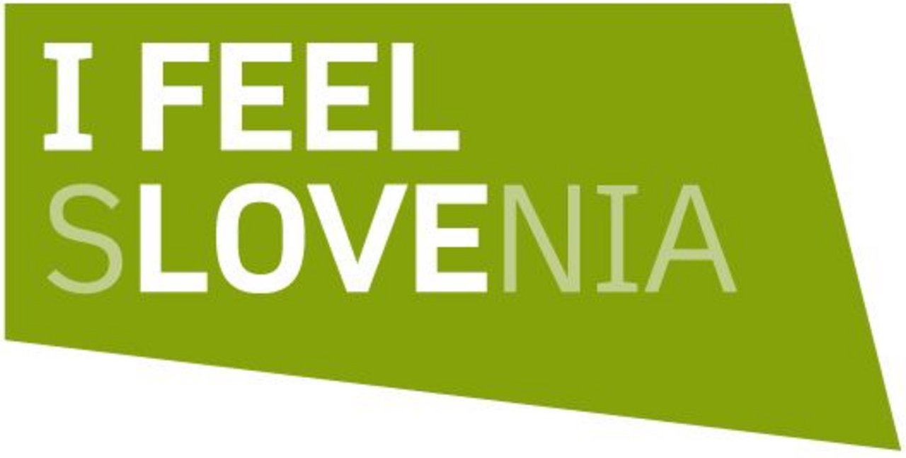 Logotip I feel Slovenia z zelenim ozadjem