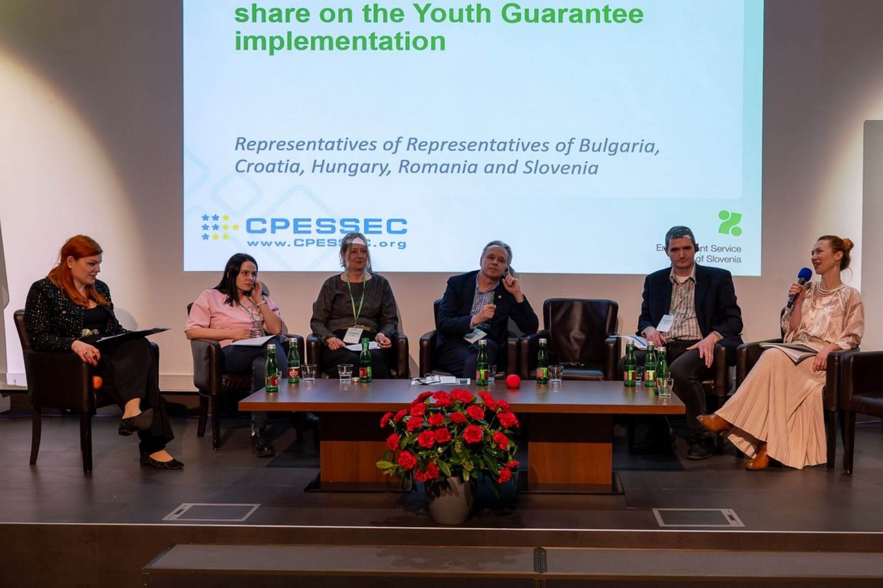 Okrogla miza predstavnikov javnih zavodov za zaposlovanje južne in srednje Evrope v okviru mreže CPESSEC, na konferenci v Ljubljani, 27. in 28. marca 2025, s predsedovanjem slovenskega zavoda za zaposlovanje.