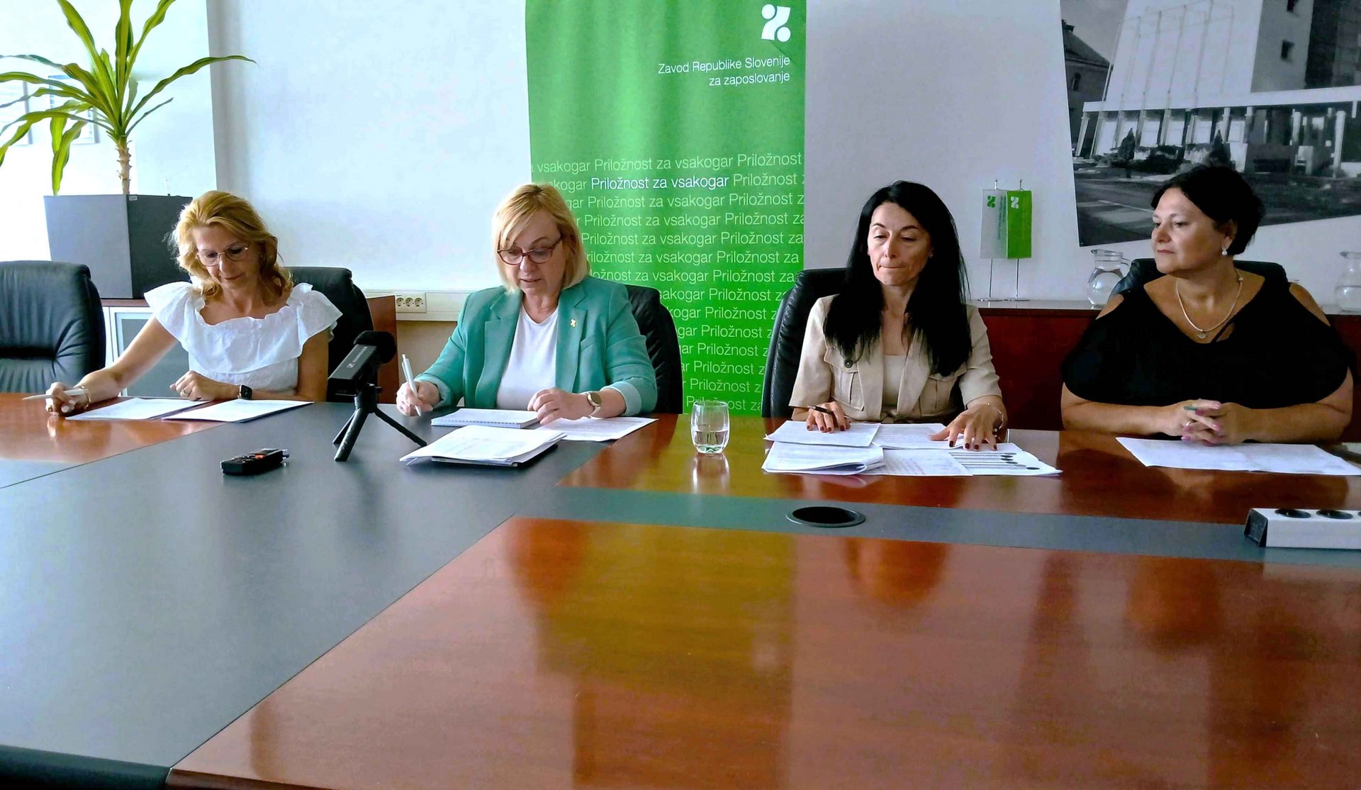 Novinarska konferenca Zavoda
